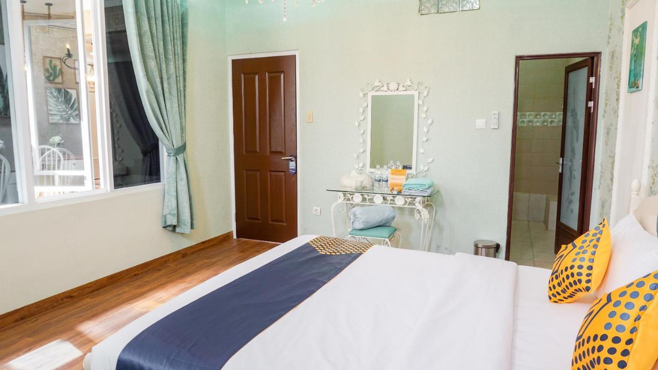 Vaccinated Staff - Spot On 2053 Granada Syariah Home Stay Bandung Kültér fotó